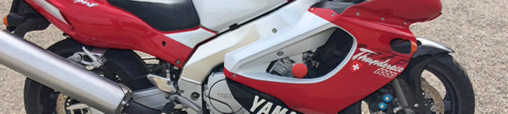 Yamaha YZF1000R Thunderace вид сбоку в красном цвете