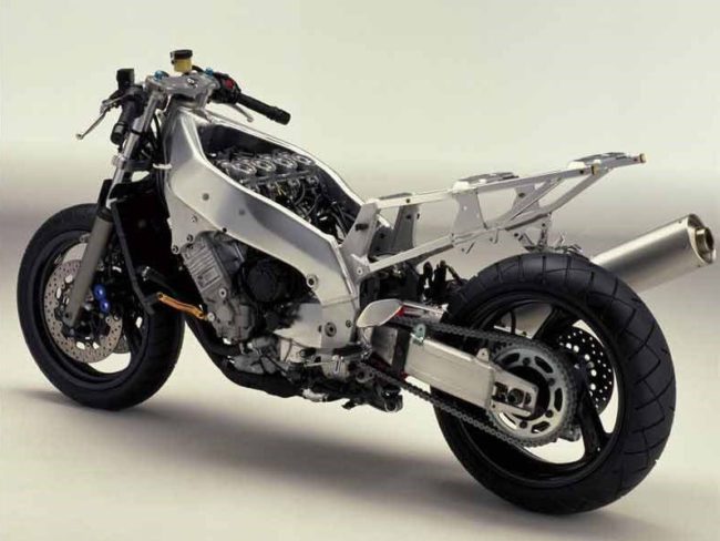 Алюминиевая рама спортбайка Yamaha YZF1000R Thunderace, вид без бака и обвесов