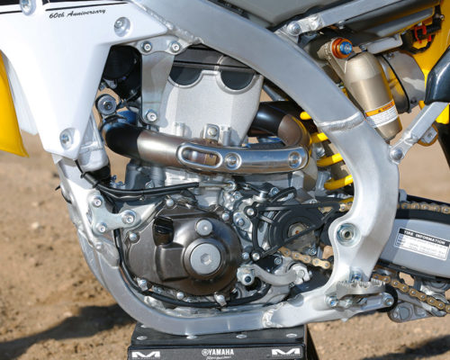 Одноцилиндровый 4-тактный двигатель на мотоцикле Yamaxa YZ450F
