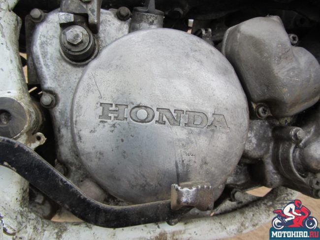 Крышки картера и масляного насоса на двигателя мотоцикла Honda CRM 250
