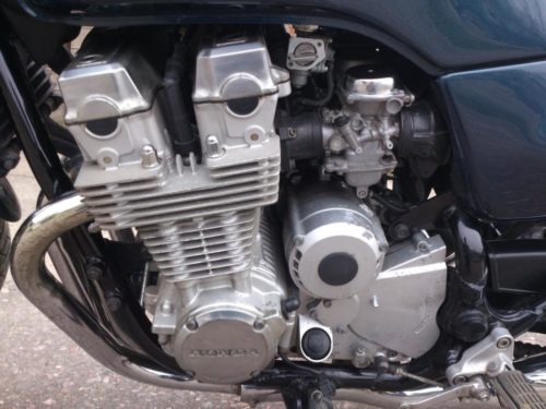 Четырехцилиндровый двигатель мотоцикла Honda CB 750 дорожного класса