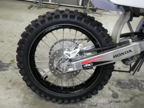 Заднее колесо байка Honda CRF150R с дисковым гидравлическим тормозом