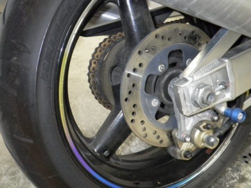Дисковый тормоз на заднем колесе мотоцикла Suzuki Hayabusa GSX1300R