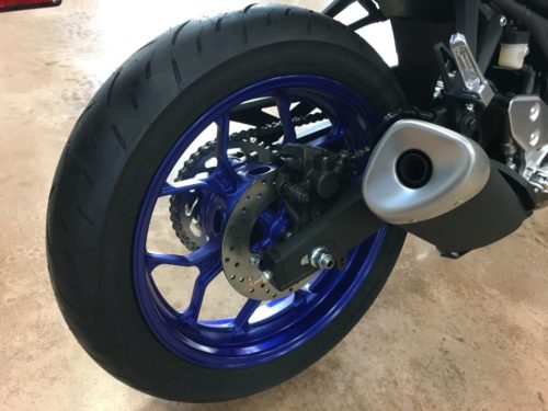 Тормозной диск на заднем колесе мотоцикла Yamaha YZF R3