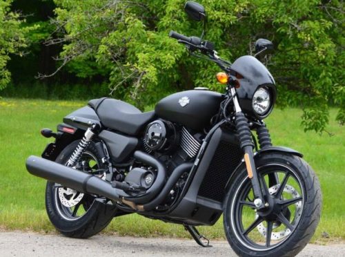 Американский мотоцикл Harley-Davidson Street 750 черного цвета
