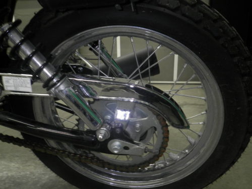 Цепь на заднем колесе японского мотоцикла Suzuki GRASSTRACKER 250