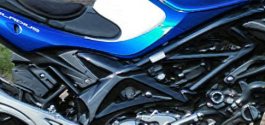 Сузуки Гладиус 2009 года выпуска в синем цвете