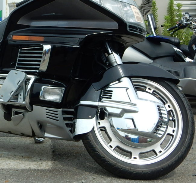 Передние тормоза на мотоцикле Honda GOLD WING GL1500 класса турист