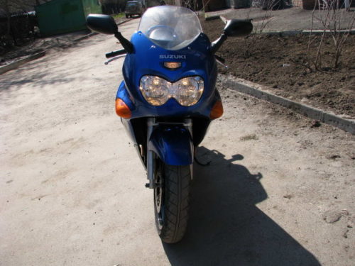 Передние фары мотоцикла Suzuki GSX 600 Katana класса спорт-турист