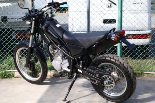 Задний фонарь на крыле мотоцикла Yamaha Tricker XG 250