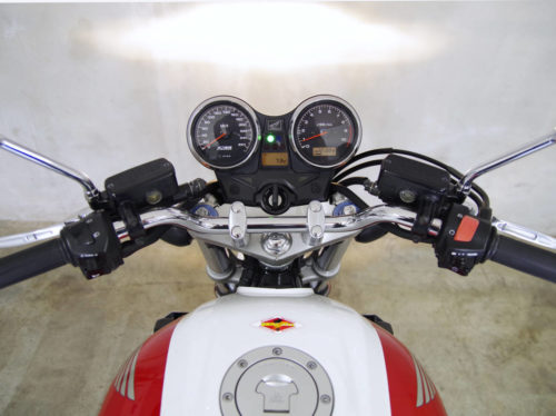 Низкий руль на классическом байке Honda CB1300 SF