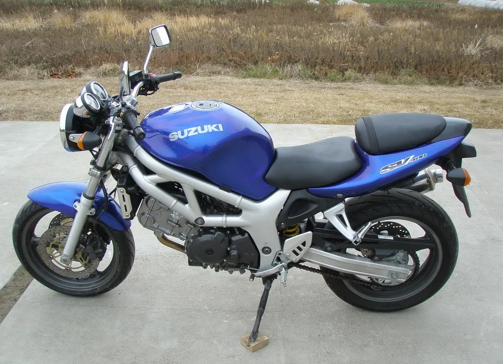 Алюминиевая трубчатая рама на мотоцикле Suzuki SV400