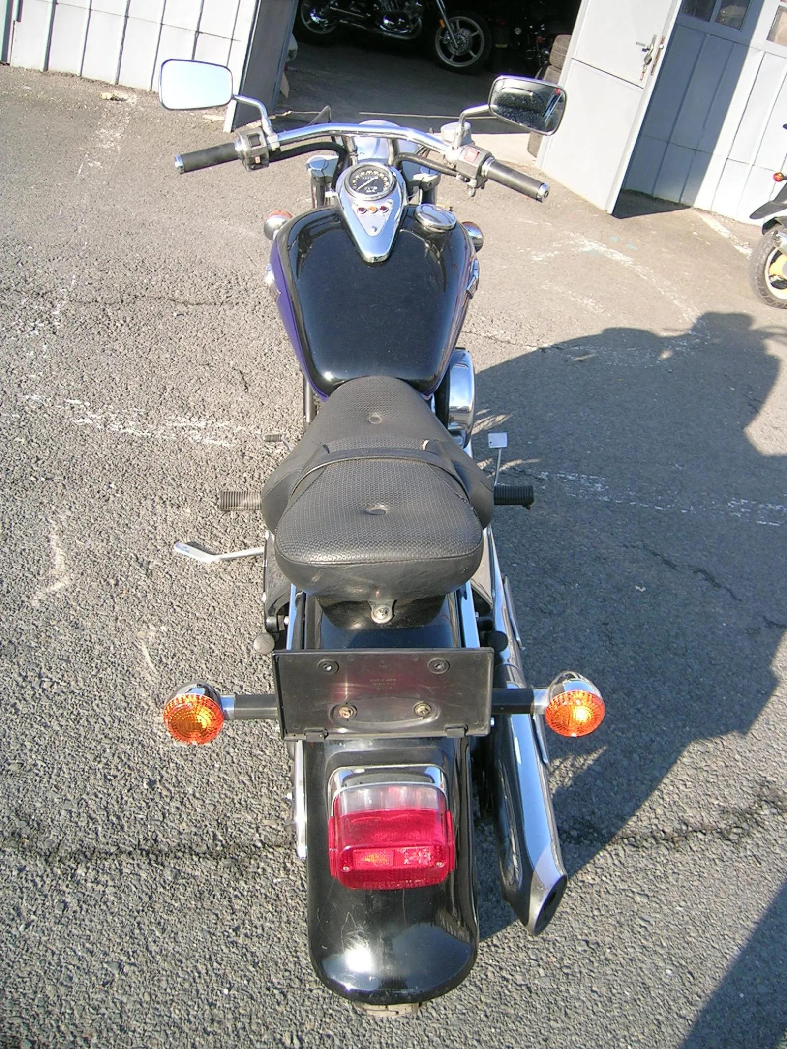 Задняя светотехника на байке Kawasaki Vulcan VN 400 черного цвета