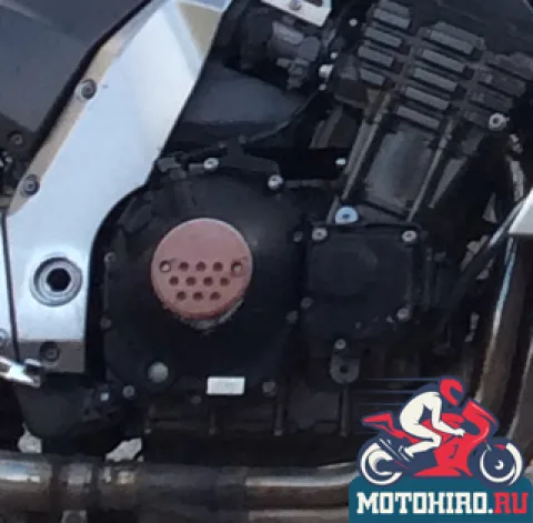 Двигатель на Передний тормоз на Kawasaki Z1000 вид вблизи