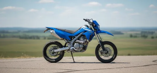 Мотоцикл Кавасаки D tracker 250 в синем цвете