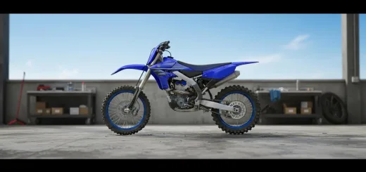 Yamaxa YZ450F в стандартном синем цвете вид сбоку на подножке на обслуге