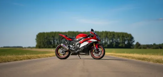 Yamaha YZF R6 в красно-белом обвесе вид сбоку
