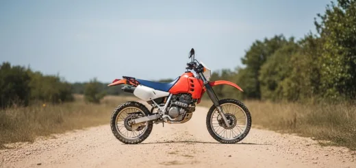 Honda CRM 250 вид сбоку 1993 года выпуска