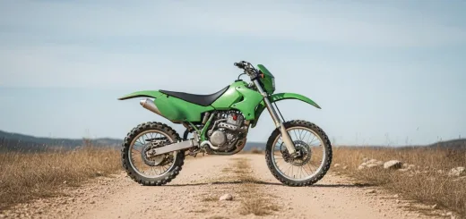 Racer ENDURO RC200XZT в зелёном обвесе вид сбоку