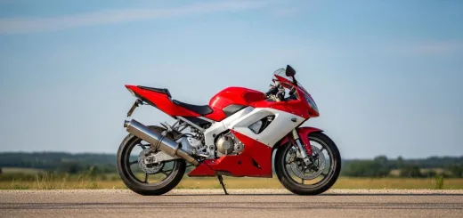 Honda CBR600RR американской версии мощнее вид сбоку