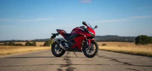 Honda CBR250RR 2017 года в красном кузове без наклеек