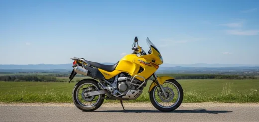 Honda Varadero XL 1000 вид сбоку жёлтый пластик