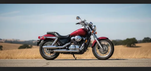 Honda Shadow 750 2007 года выпуска в красном цвете