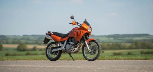 Suzuki XF 650 Freewind в оранжевом цвете 1998 года выпуска