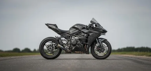 Кавасаки ninja H2R 2017 модельного года вид сбоку ограниченная серия КАРБОН