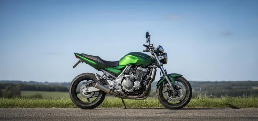 Kawasaki Z750 зелёный классический цвет 2007 год выпуска вид сбоку
