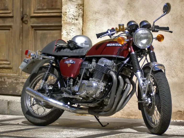 Внешний вид классического дорожника Honda CB 750 от японских производителей