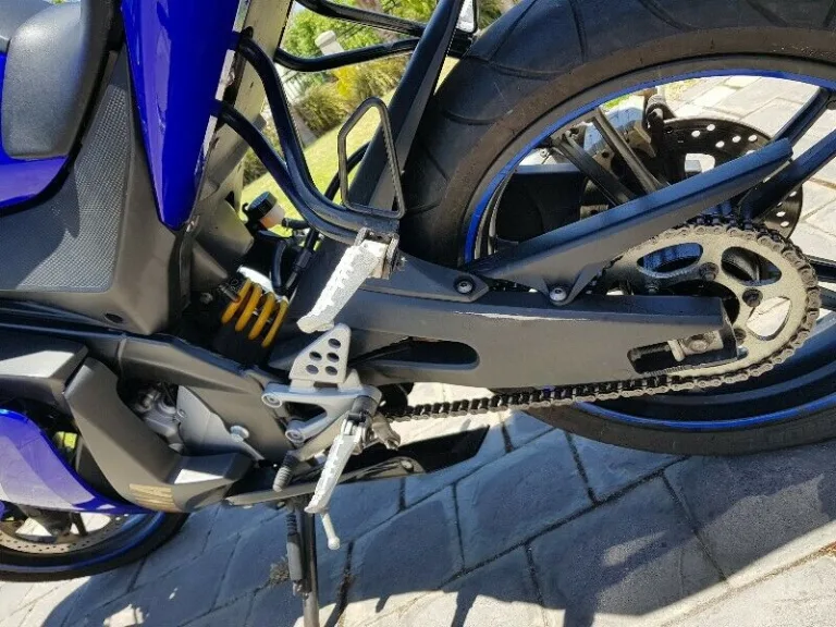 Задняя подвеска с алюминиевым маятником на мотоцикле Yamaha YZF-R125