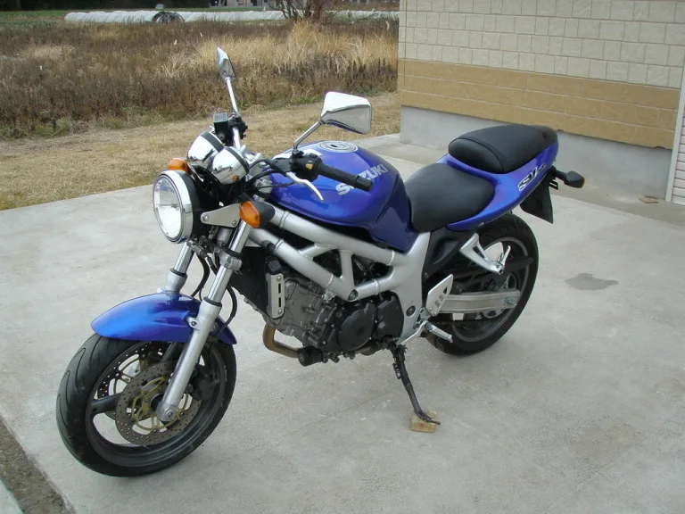 Хромированные зеркала на руле нейкеда Suzuki SV400 синего цвета