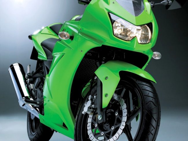 Головная фара двойного типа на мотоцикле Kawasaki Ninja 250
