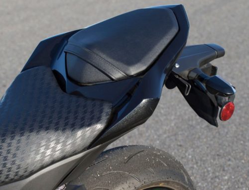 Пассажирское сидение узкой формы на мотоцикле Kawasaki Z800