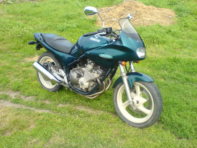 Yamaha XJ 400 вид спереди 
