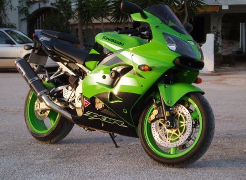 Зеленая расцветка спортивного мотоцикла Кawasaki ZX-9r ninja с алюминиевой рамой