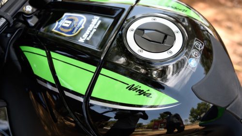 Декоративная накладка на крышке топливного бака мотоцикла Kawasaki Ninja ZX-10R