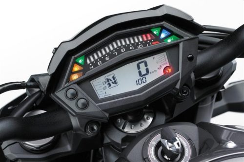 Полностью электронная приборная панель последней модели мотоцикла Kawasaki Z1000