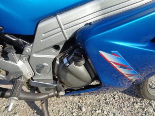 Пластиковая пробка в отверстие для залива масла в двигатель мотоцикла Kawasaki ZZR 250
