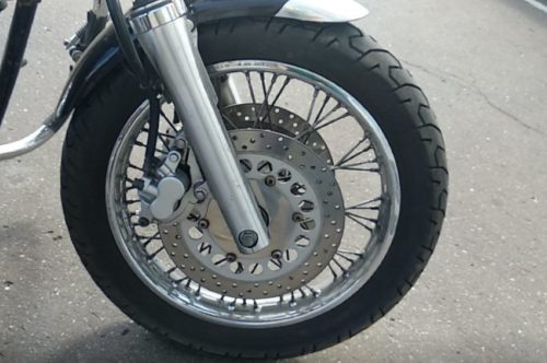 Тормозная система на переднем колесе мотоцикла Yamaha 1100 Drag Star