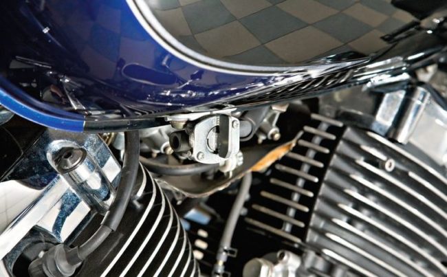 Кран подачи топлива под бензобаком мотоцикла Yamaha XVS 650 Drag Star Classic