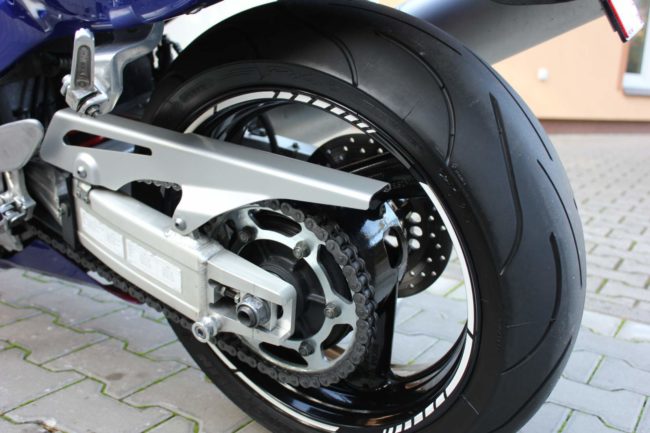 Задняя подвеска и цепная передача мотоцикла Yamaha YZF1000R Thunderace