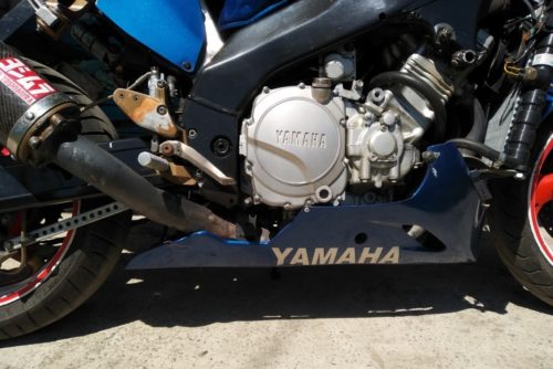 Карбюратор на четырехцилиндровом моторе мотоцикла Yamaha YZF1000R Thunderace
