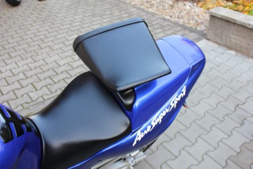 Задняя часть спортивного байка Yamaha YZF1000R Thunderace со съемным сидением для пассажира