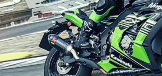 Kawasaki ninja ZX-10R зелёный вид сбоку на треке большой скорости