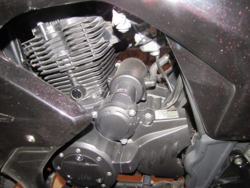 Фото двигателя мотоцикла Nanfang NF 250, вид со стороны тормозной педали