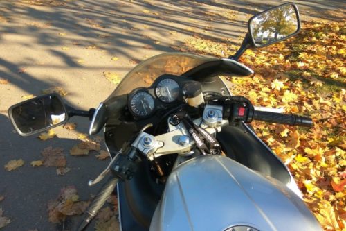 Большие зеркала на ветровике мотоцикла Yamaha YZF 600 Thundercat