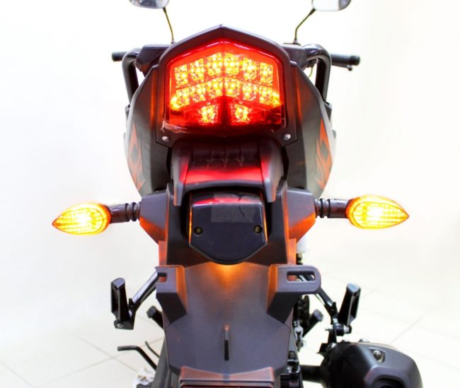 Задний фонарь с включенным стоп-сигналом на мотоцикле Racer Nitro 250