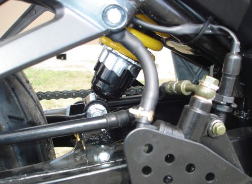 Нижнее крепление заднего амортизатора к маятнику байка Racer Nitro 250
